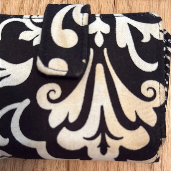 Vera Bradley Geometric Black and White Wallet Set - Picture 4 of 10